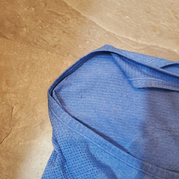 Lululemon Run: Swiftly Tech Racerback. Heathered Lullaby (blue / purple). Size 8 - Picture 14 of 14